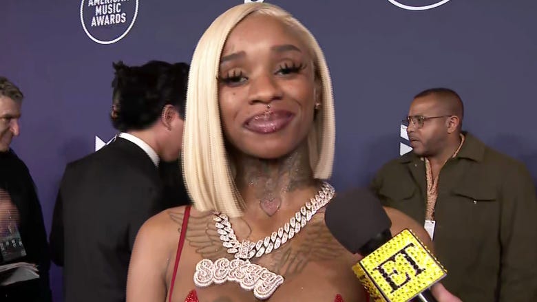Sexyy Red Brought a Stack of Cash With Her on the AMAs Red Carpet (Exclusive)